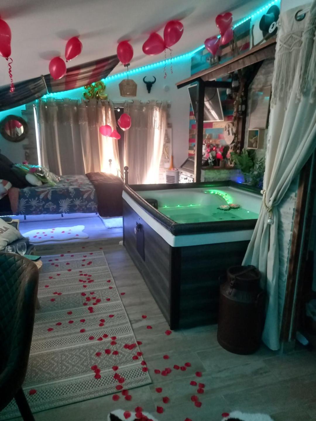L'Histoire De L'Ouest , Jacuzzi Appartement Dole Zewnętrze zdjęcie